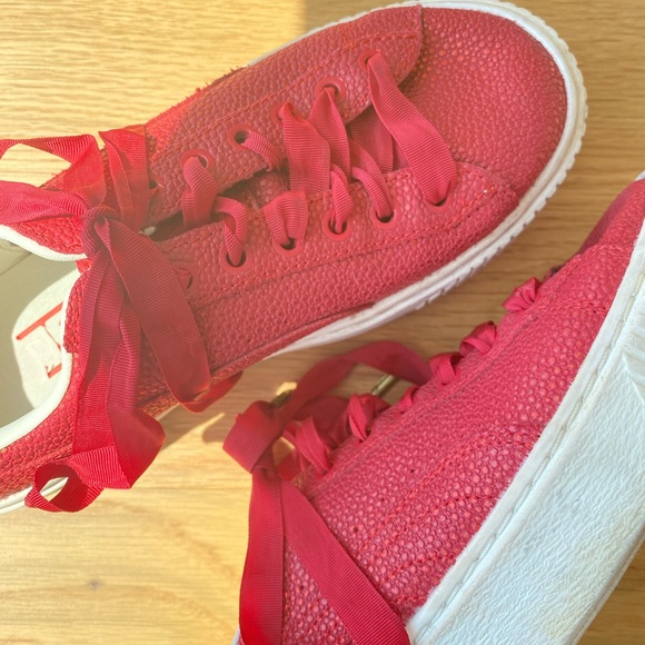 Red Puma Platform Sneakers with texture - Picture 2 of 3